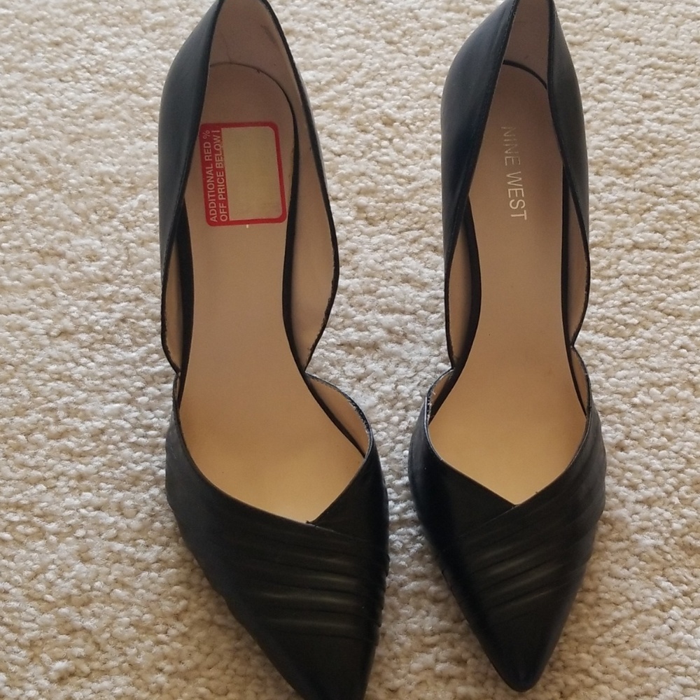 Nine West Black pump